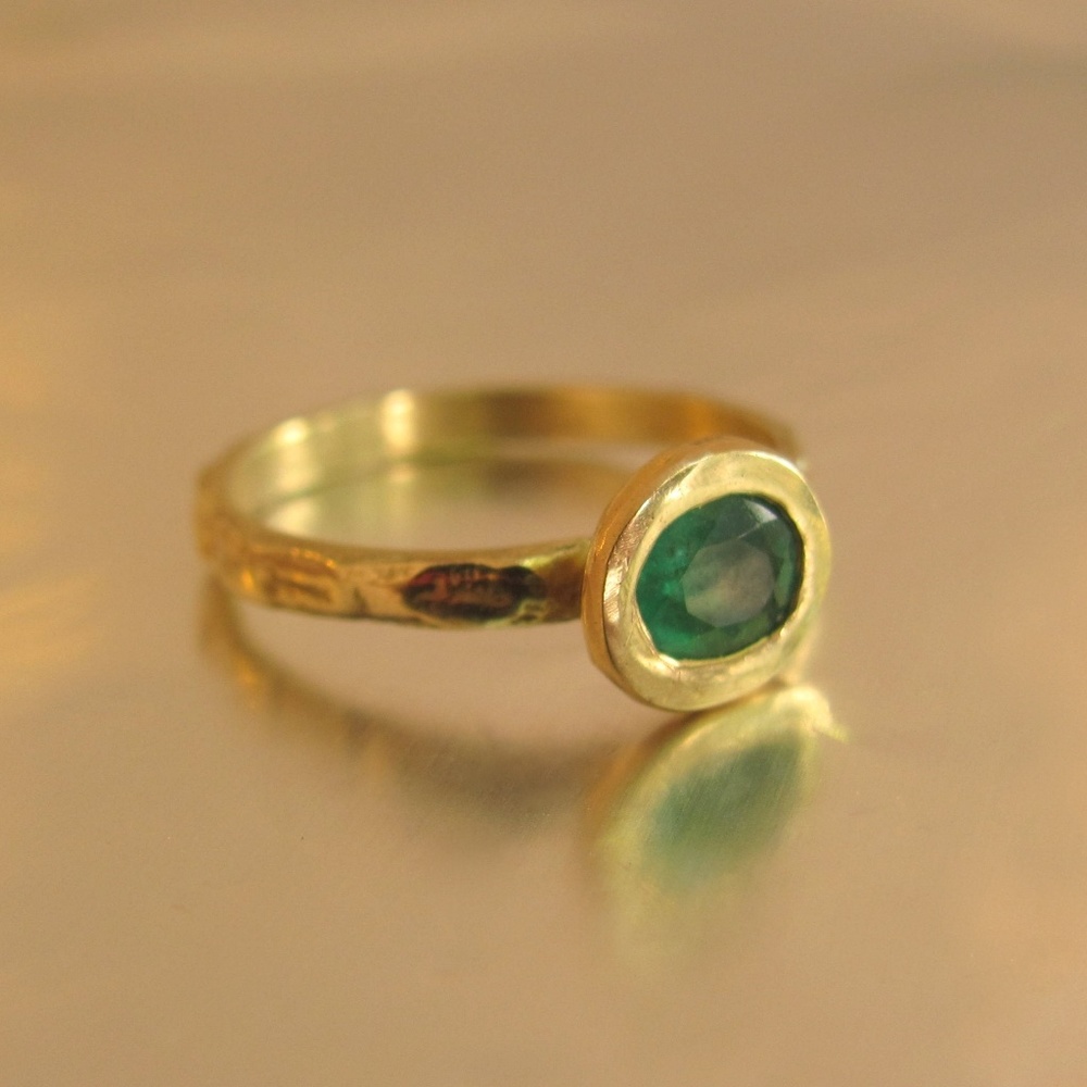 Emerald ring. Gold Emerald ring. - Picture 3 of 8